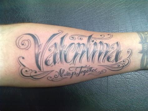 tatuajes en el brazo nombres|tatuajes brazo mujer.